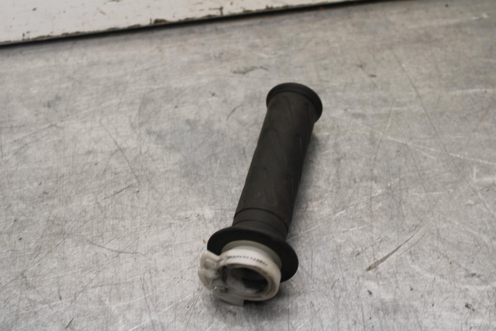 01-03 SUZUKI GSXR600 RIGHT THROTTLE GRIP BB633