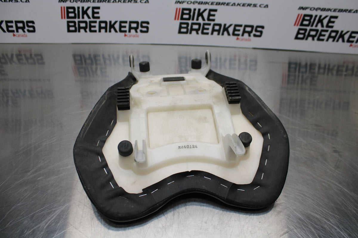11 SUZUKI GSXR1000 FRONT DRIVERS SEAT PAD SADDLE PILLION BB142