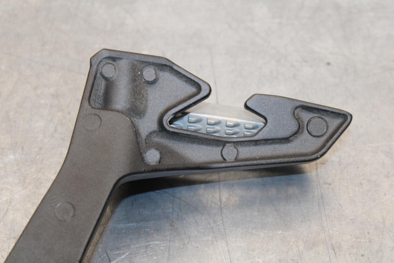 19-22 KAWASAKI Z400 LEFT REAR BACK PASSENGER PEG BB586