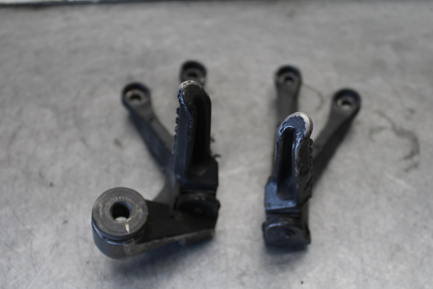 03-04 KAWASAKI NINJA ZX6RR REAR BACK PASSENGER PEG SET PAIR BB684