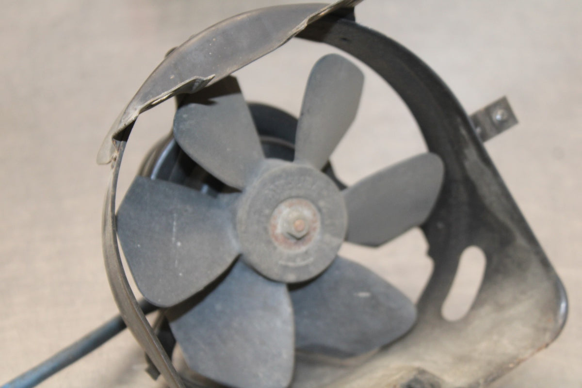 84 HONDA INTERCEPTOR 1000 VF1000F RIGHT ENGINE RADIATOR COOLING FAN MOTOR BB878