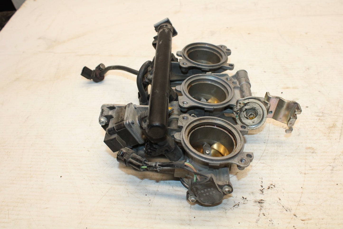 07-16 TRIUMPH STREET TRIPLE MAIN FUEL INJECTORS / THROTTLE BODIES BB356