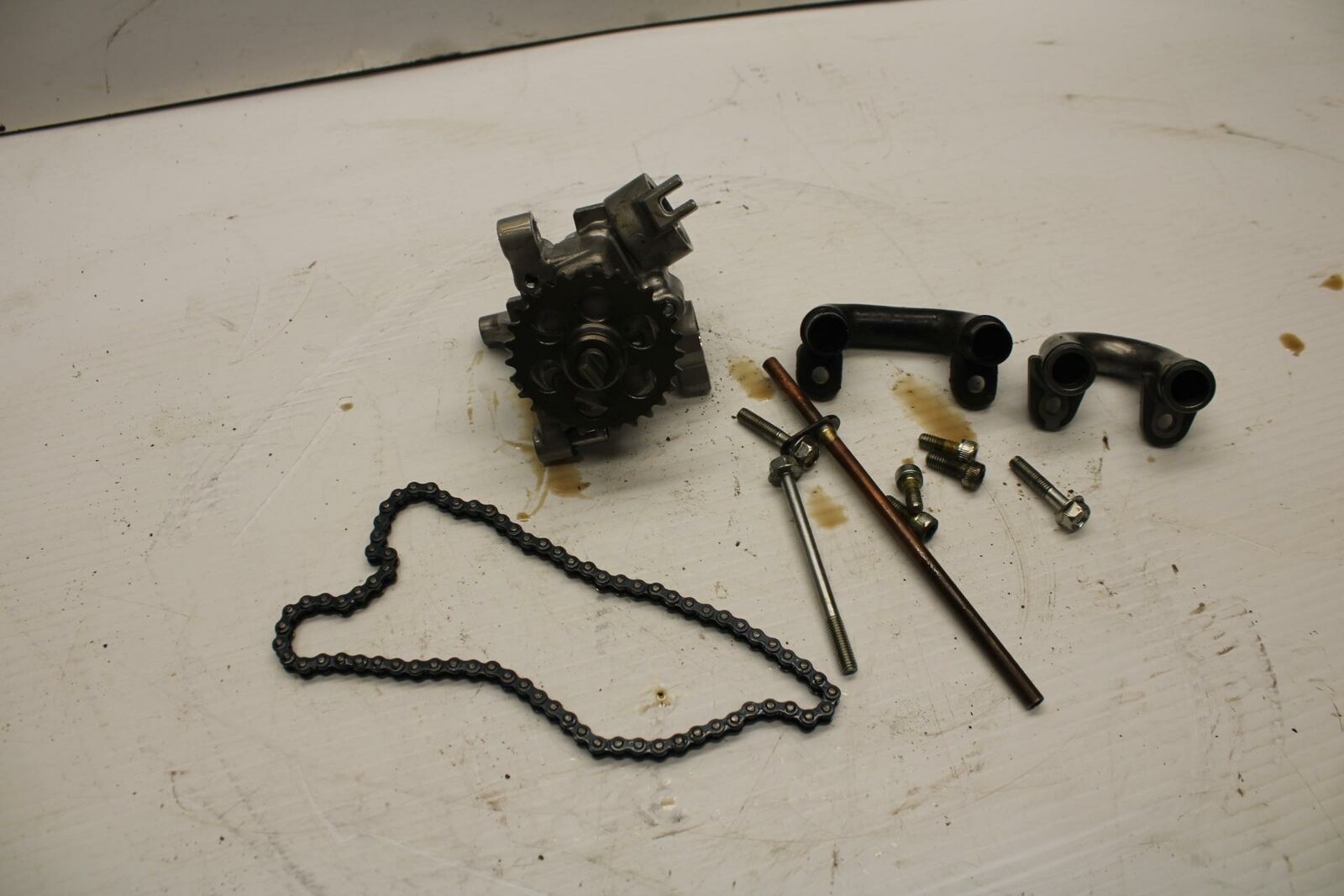 08-16 YAMAHA YZF R6 ENGINE MOTOR OIL PUMP 2C0-13300-00-00 BB273