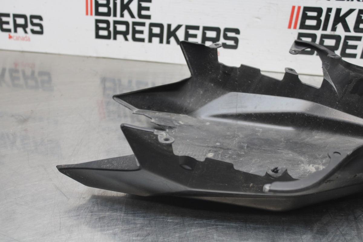 18 YAMAHA YZF R1  REAR BACK TAIL UNDERTAIL FAIRING COWL FENDER BB838