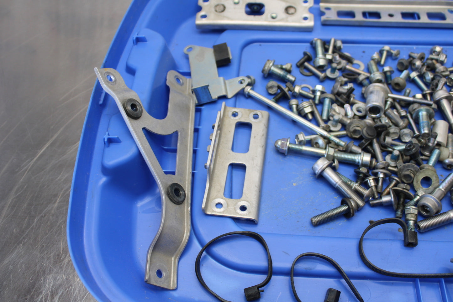 11 SUZUKI GSXR1000 MOUNTING BOLTS HARDWARE MOTOR SCREWS BB142