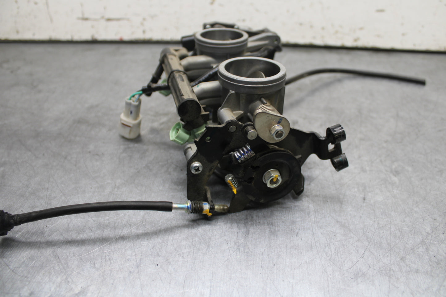 18-24 KAWASAKI NINJA 650 MAIN FUEL INJECTORS / THROTTLE BODIES BB725