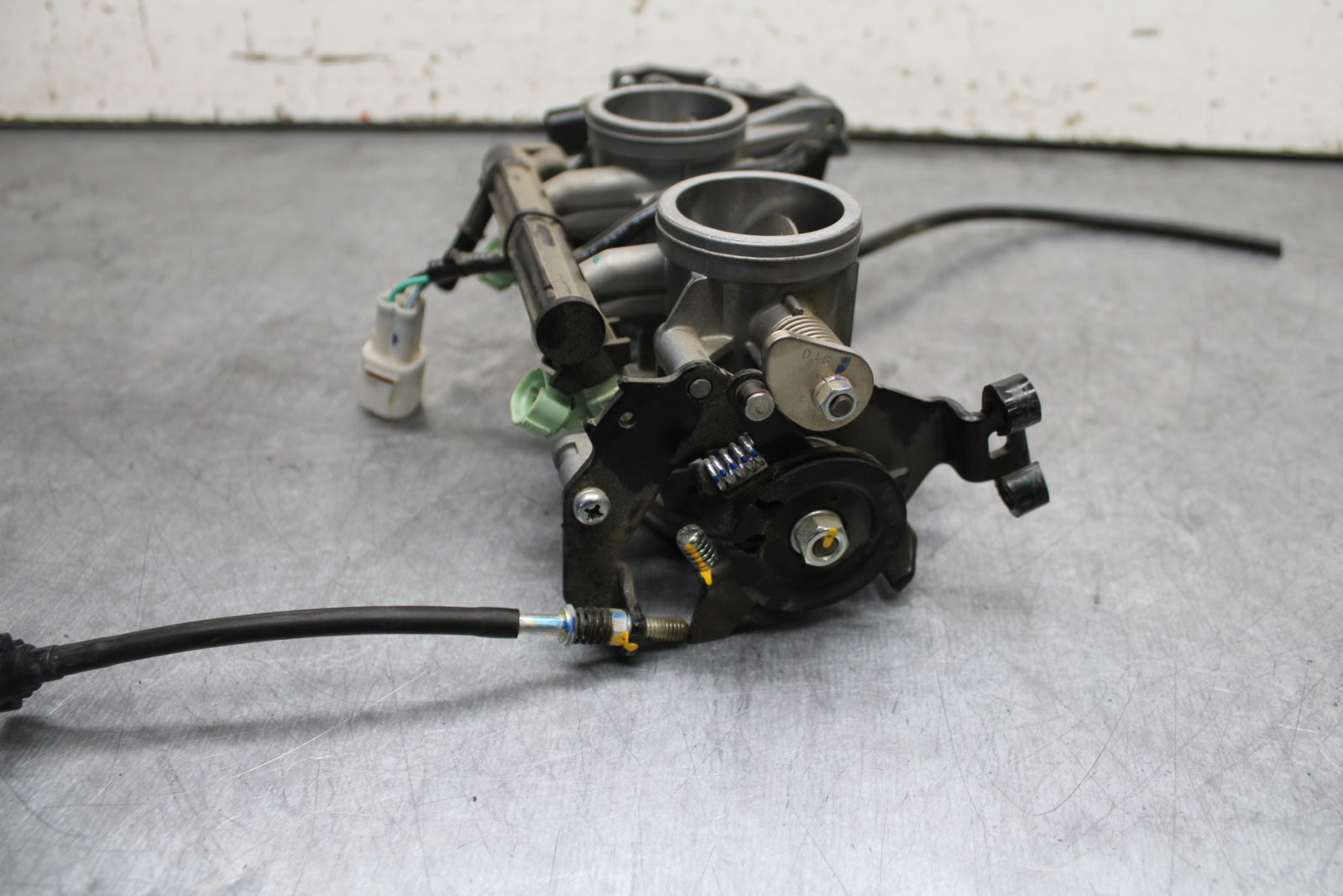 18-24 KAWASAKI NINJA 650 MAIN FUEL INJECTORS / THROTTLE BODIES BB725