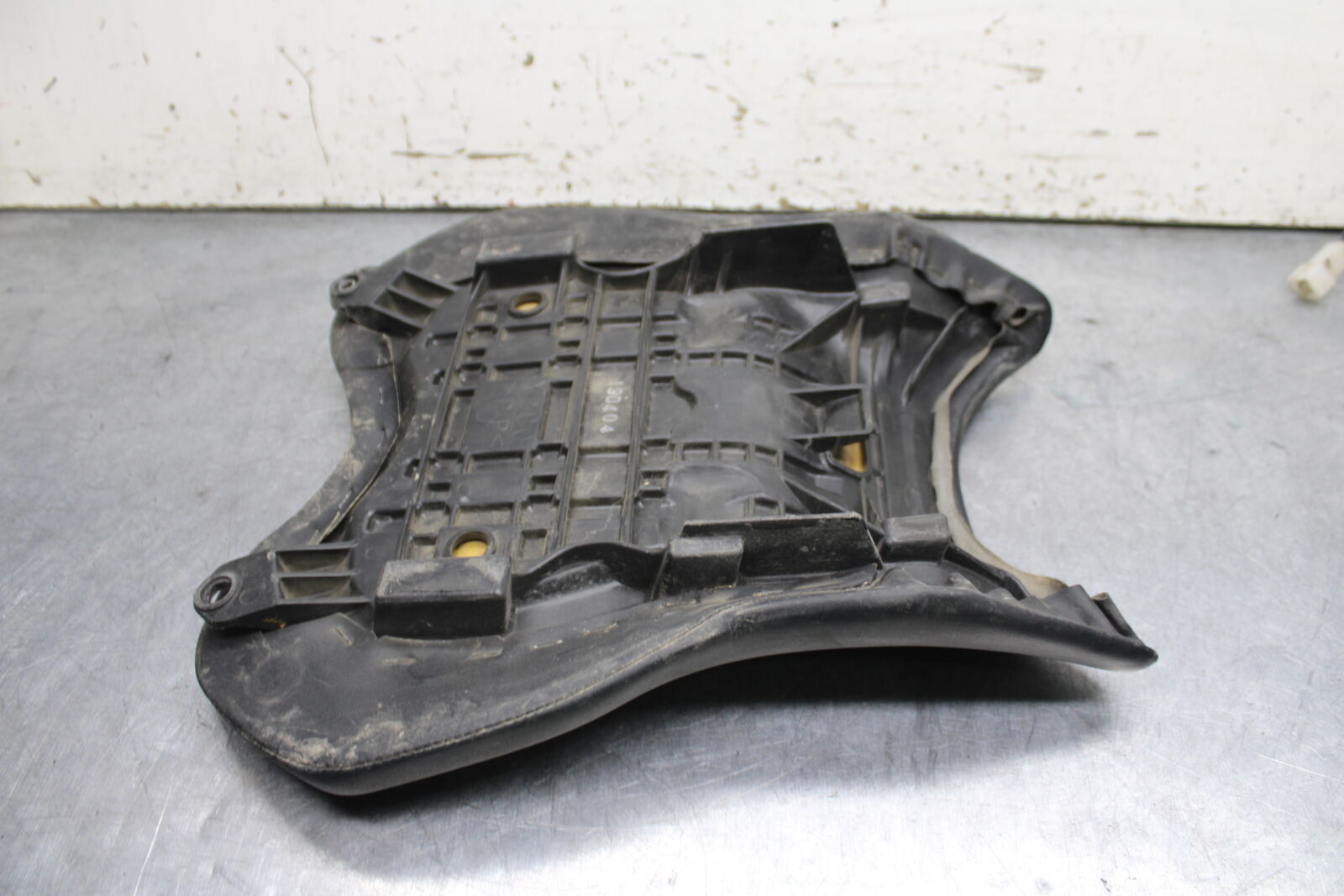 06-07 YAMAHA YZF R6 FRONT DRIVERS SEAT PAD SADDLE PILLION BB742