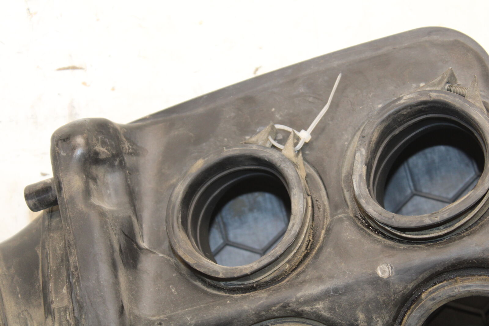 85-86 SUZUKI MADURA 1200 AIRBOX AIR INTAKE FILTER BOX  BB691