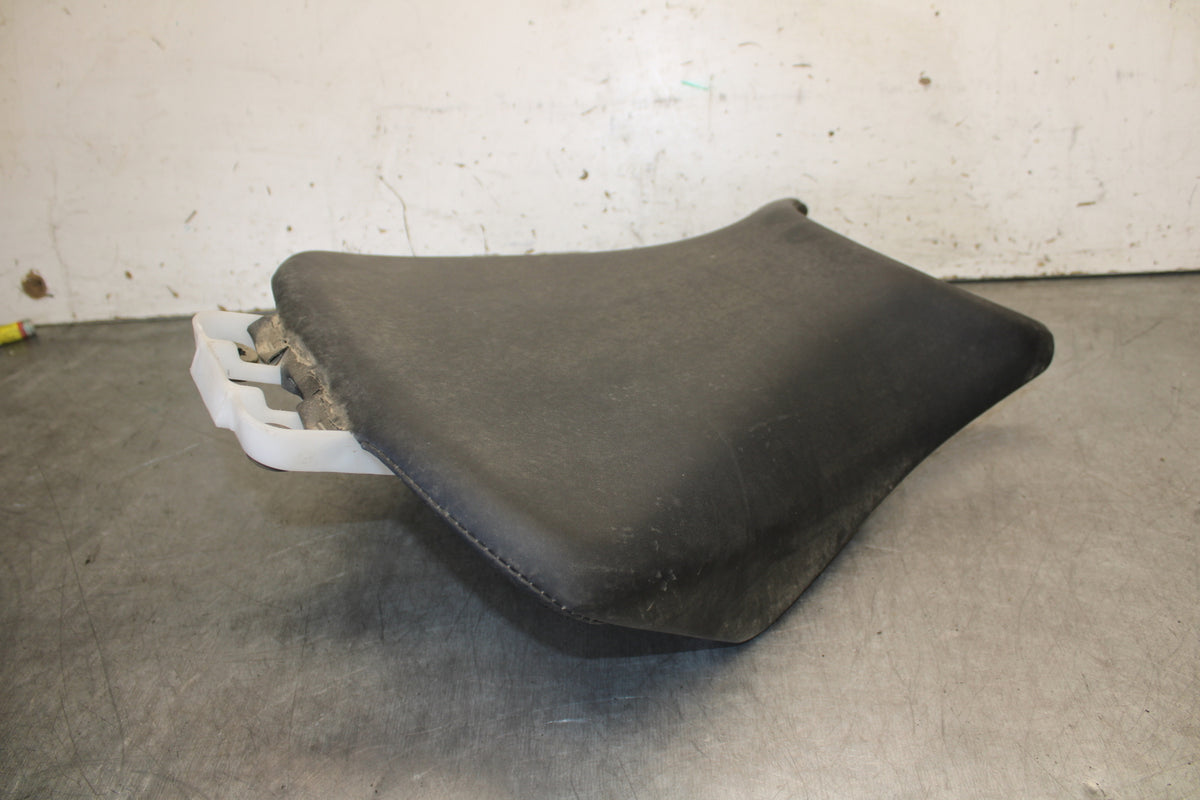 13-15 HONDA CBR500R FRONT DRIVERS SEAT PAD SADDLE PILLION 77100-MGZ-J01 BB704