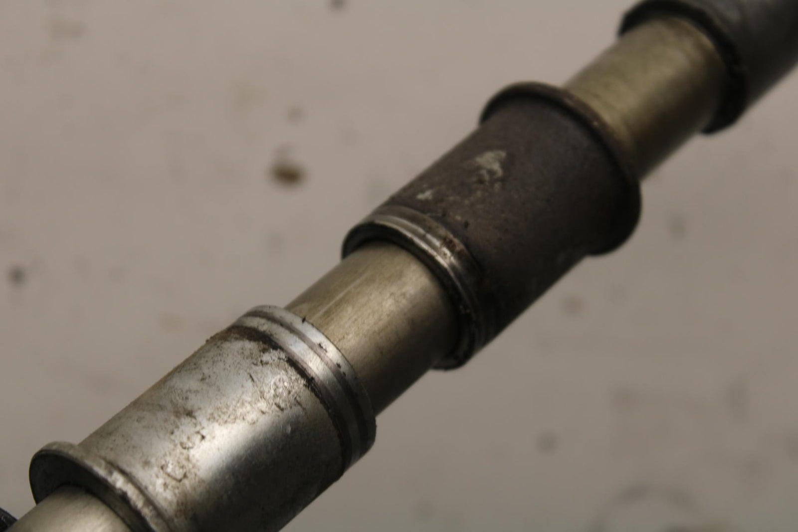 03-08 KAWASAKI VULCAN 1600 FRONT WHEEL RIM AXLE PIVOT BOLT BB616