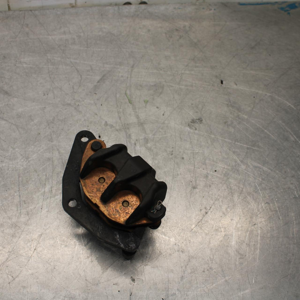 17-18 YAMAHA YZF R3 RIGHT LEFT FRONT BRAKE CALIPER SET PAIR CALIPERS BB438