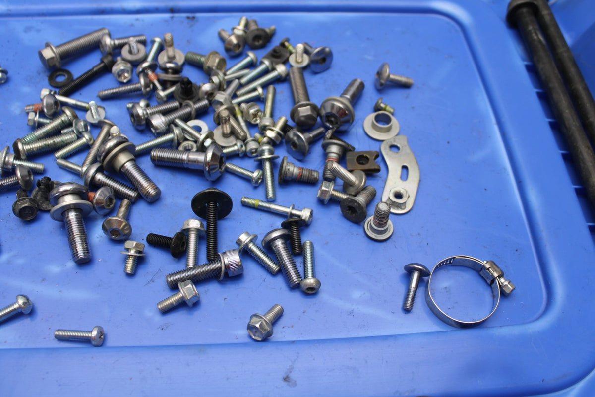 17 YAMAHA YZF R6 MOUNTING BOLTS HARDWARE SCREWS BB922