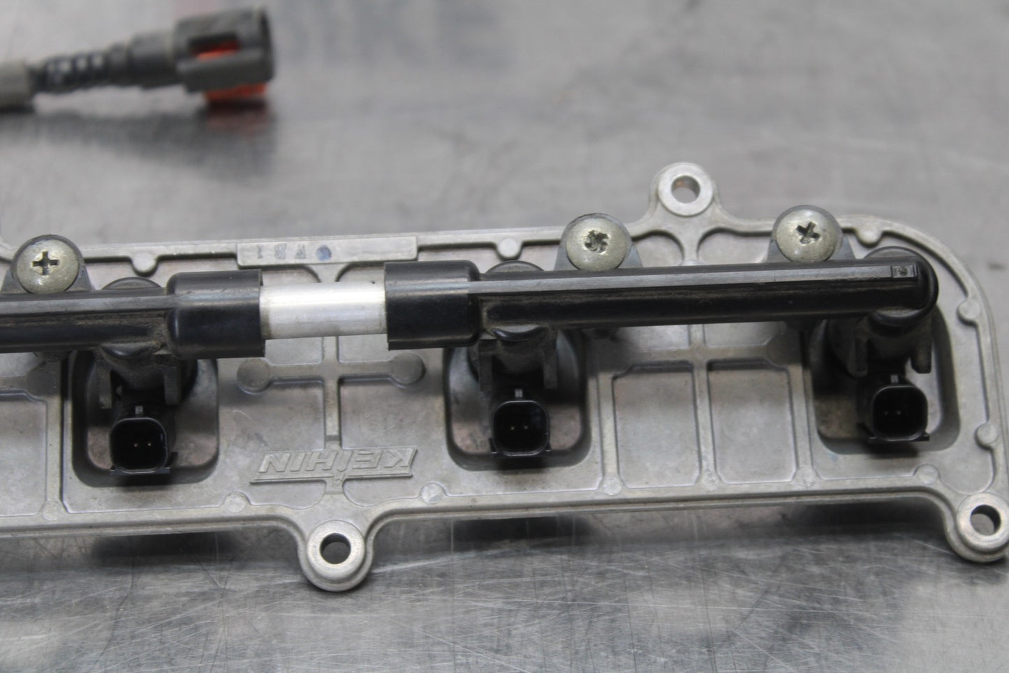 07-08 KAWASAKI NINJA ZX6R SECONDARY FUEL INJECTORS TOP AIRBOX GAS RAIL BB203