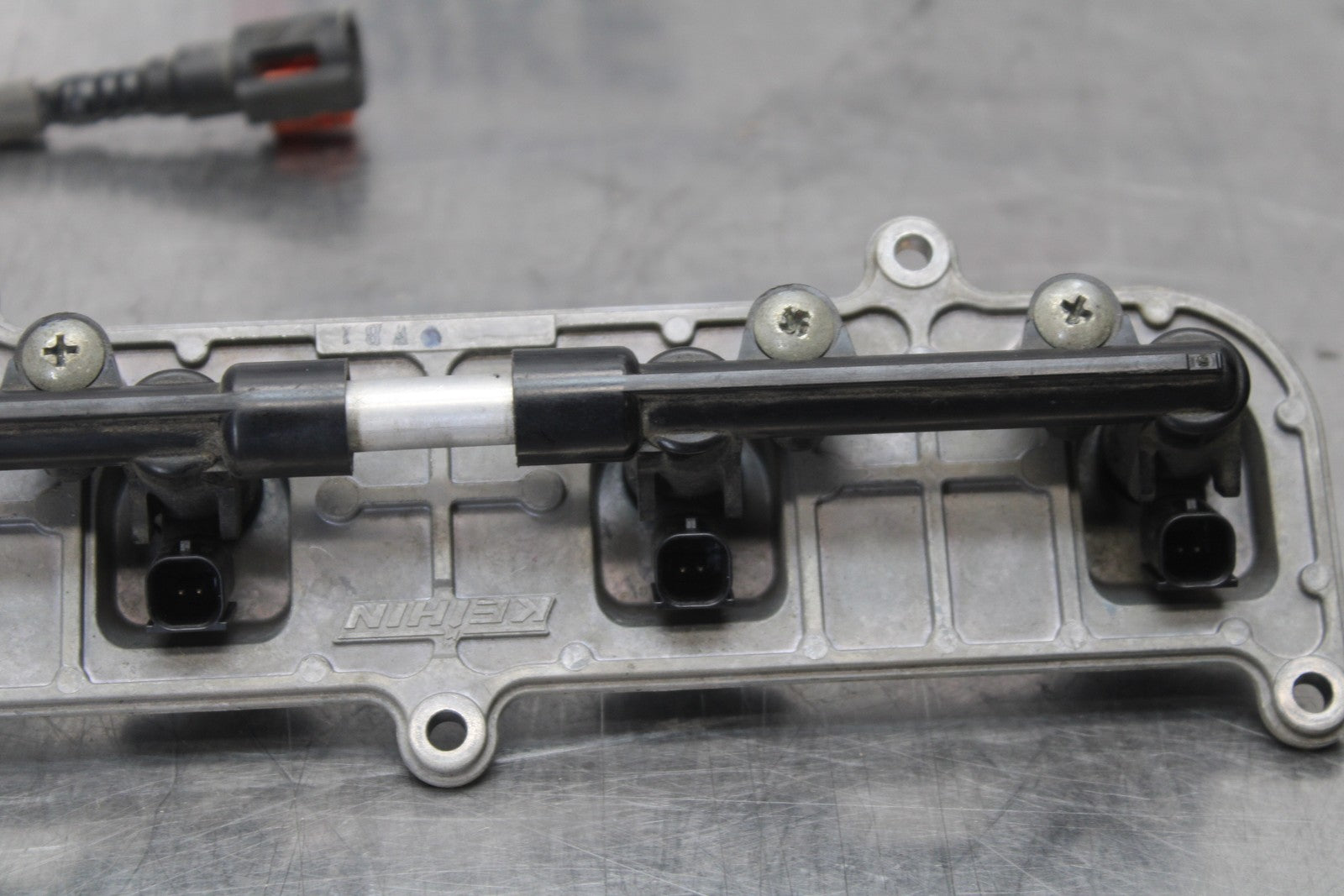 07-08 KAWASAKI NINJA ZX6R SECONDARY FUEL INJECTORS TOP AIRBOX GAS RAIL BB203