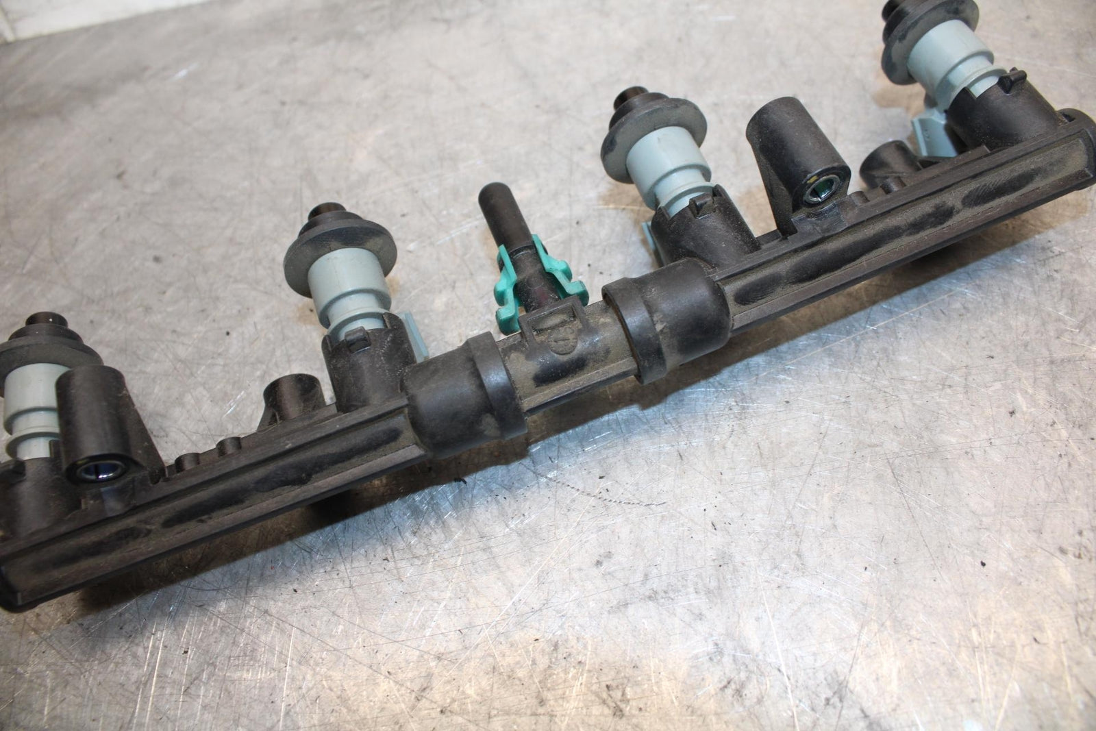 2007 Honda CBR600RR SECONDARY FUEL INJECTORS TOP AIRBOX GAS RAIL  BB42