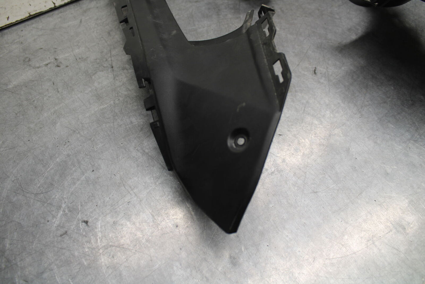 18-24 KAWASAKI NINJA 650 FRONT CENTER GAUGE COWL FAIRING BB725