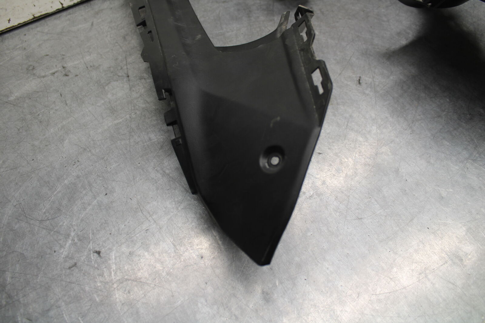 18-24 KAWASAKI NINJA 650 FRONT CENTER GAUGE COWL FAIRING BB725