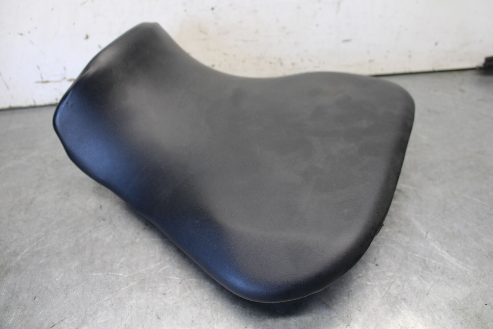 04 SUZUKI GSXR600 FRONT DRIVERS SEAT PAD SADDLE PILLION 45100-29G00-6BY  BB676