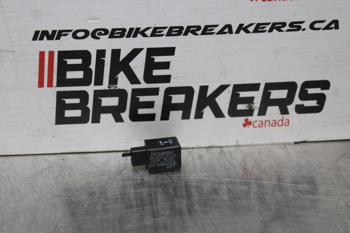 17-18 YAMAHA YZF R3 TURN SIGNAL BLINKER RELAY FLASHER SWITCH BB788