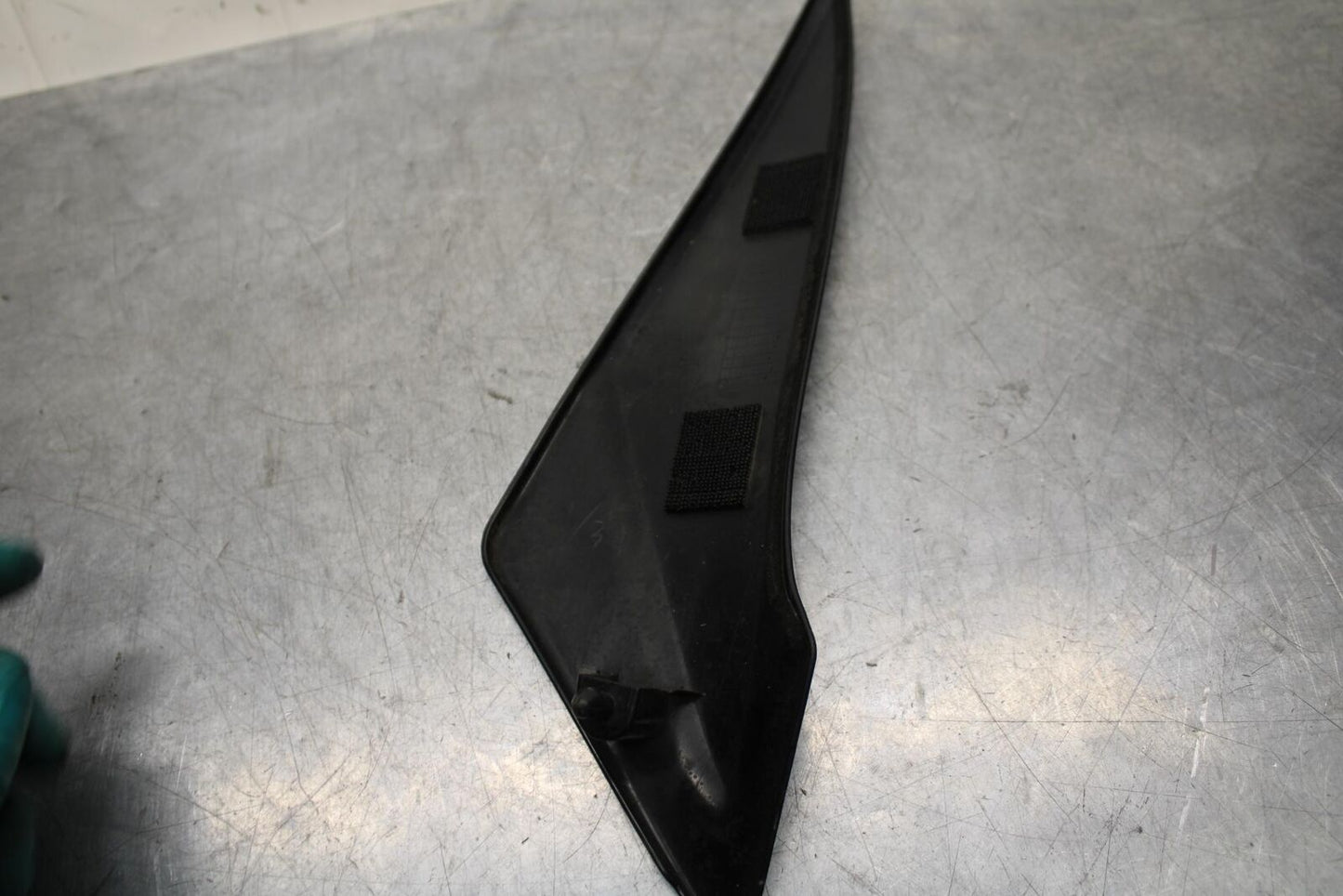 11-23 SUZUKI GSXR 600 RIGHT INNER FAIRING COWL PANEL TRIM OEM BB582