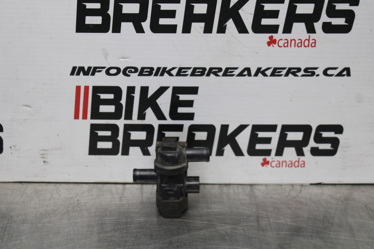 12-16 KAWASAKI NINJA 650 EX650F ABS AIR VALVE SOLENOID TOP ENGINE SENSOR BB860