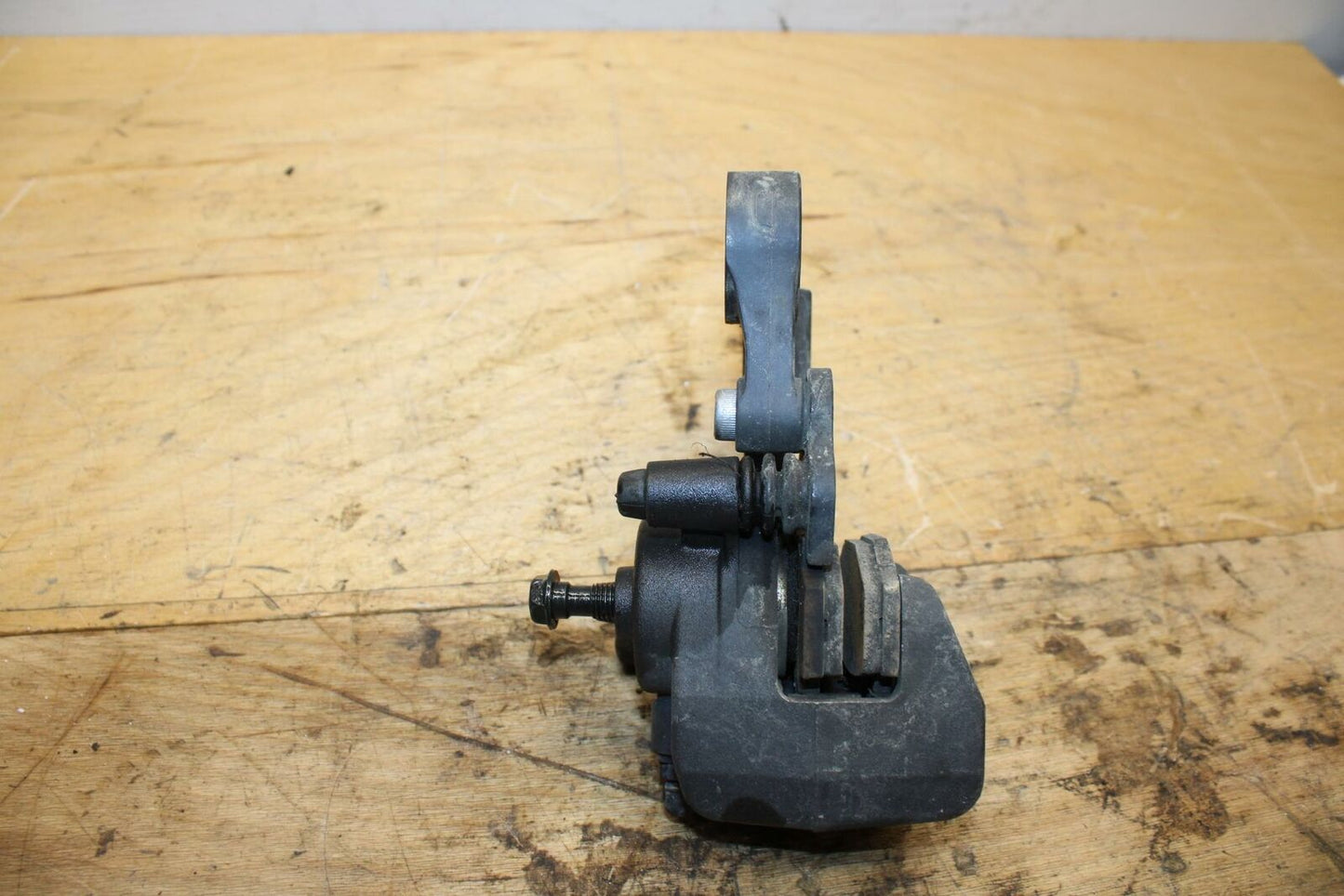 09-10 KAWASAKI ER-6N REAR BACK BRAKE CALIPER W MOUNT BRACKET BB325