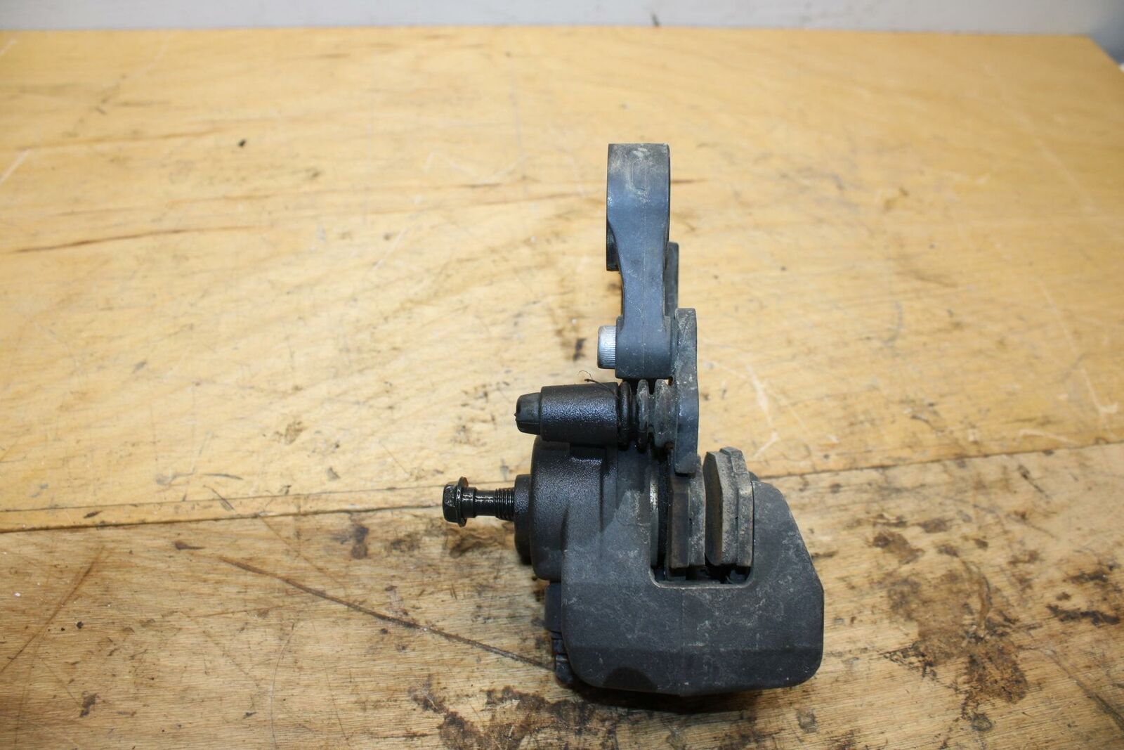 09-10 KAWASAKI ER-6N REAR BACK BRAKE CALIPER W MOUNT BRACKET BB325