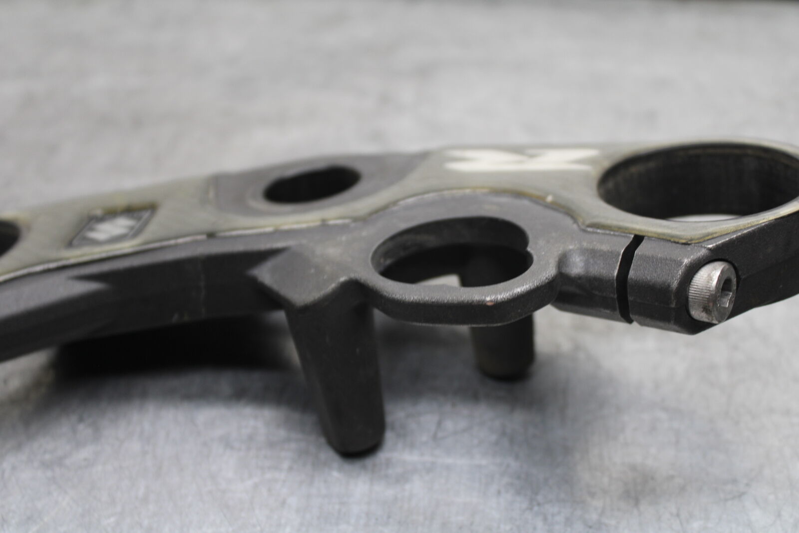 06-07 SUZUKI GSXR 600 FORKS UPPER TRIPLE TREE CLAMP BB737