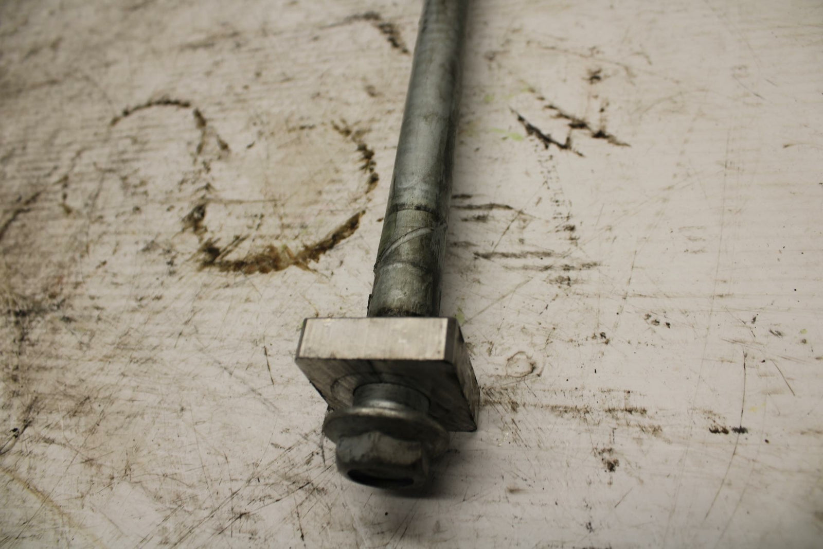 07-09 KAWASAKI VERSYS 650 REAR AXLE BACK WHEEL RIM PIVOT BOLT AXEL BB302