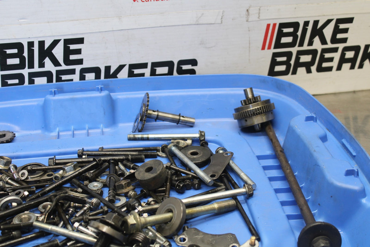97 KAWASAKI VULCAN 1500 VN1500D CLASSIC ENGINE BOLTS HARDWARE MOTOR BB936