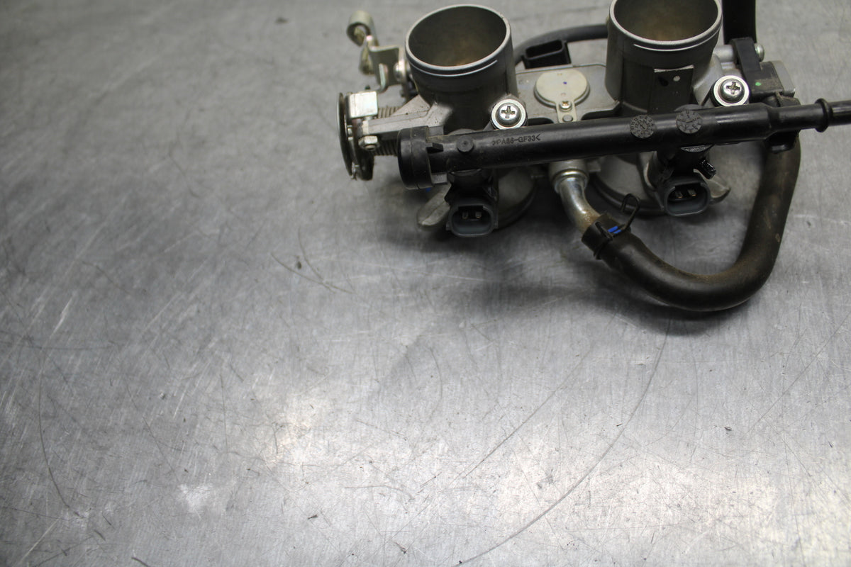 24 KAWASAKI NINJA 500 ABS MAIN FUEL INJECTORS / THROTTLE BODIES BB744