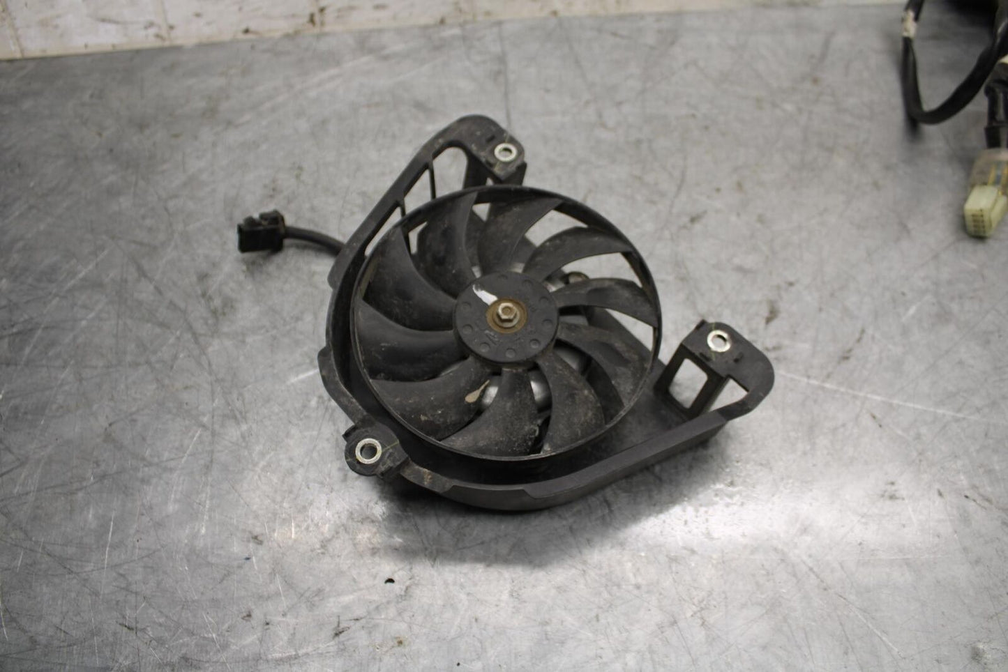 2015 Yamaha YZF R3 ENGINE RADIATOR COOLING FAN 2MS-E2405-00-00 BB526