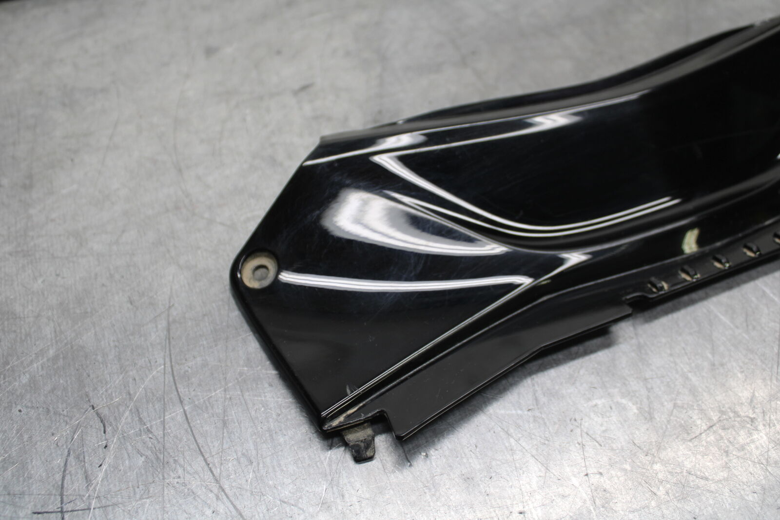 19-24 YAMAHA R3 CENTER REAR BACK SEAT TAIL FAIRING COVER TRIM COWL BB736