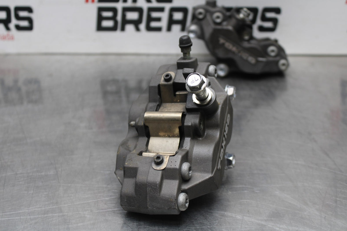 17-24 SUZUKI SV650 RIGHT LEFT FRONT BRAKE CALIPER SET PAIR CALIPERS BB829
