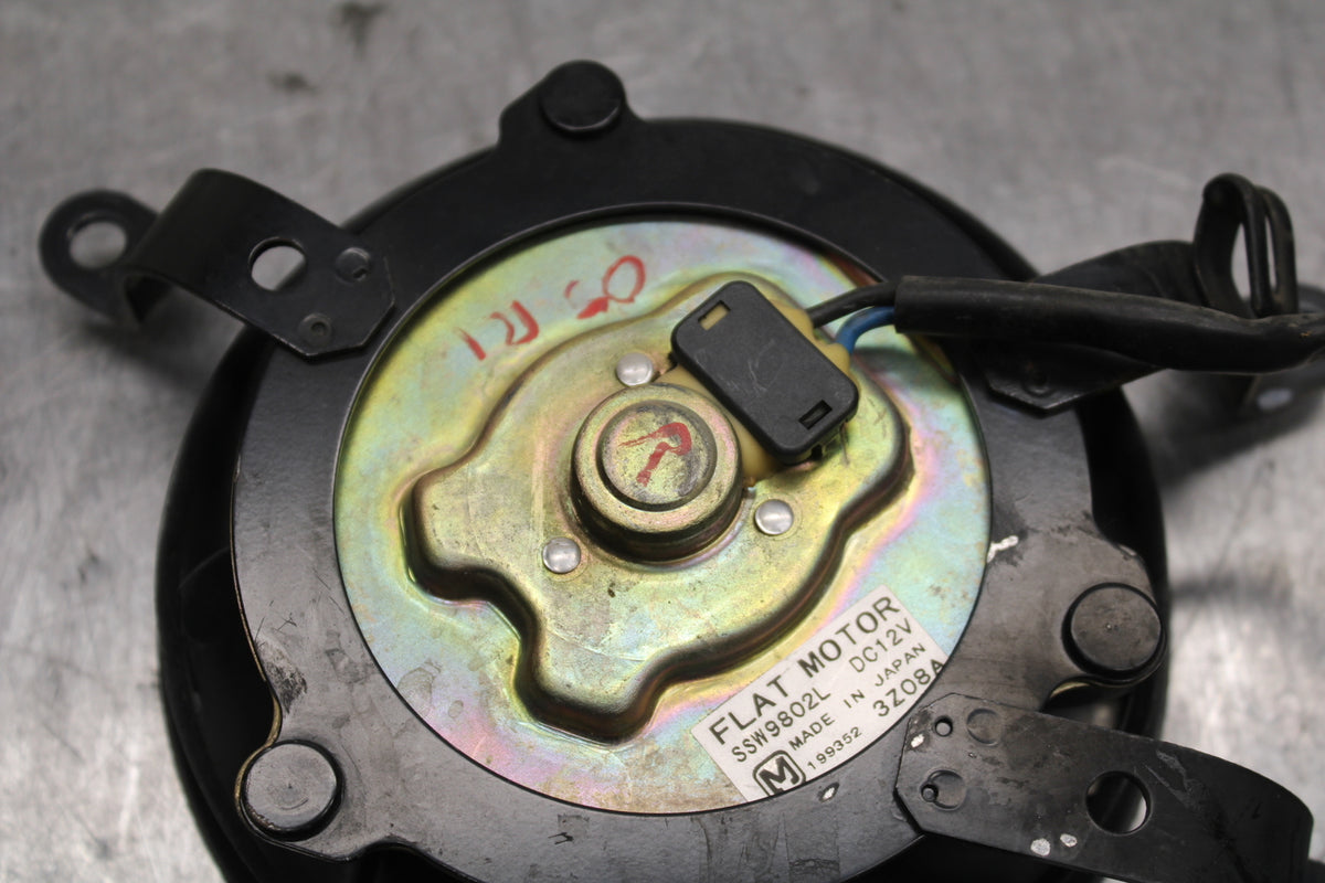 04-05 YAMAHA YZF R1 RIGHT ENGINE RADIATOR COOLING FAN MOTOR BB131