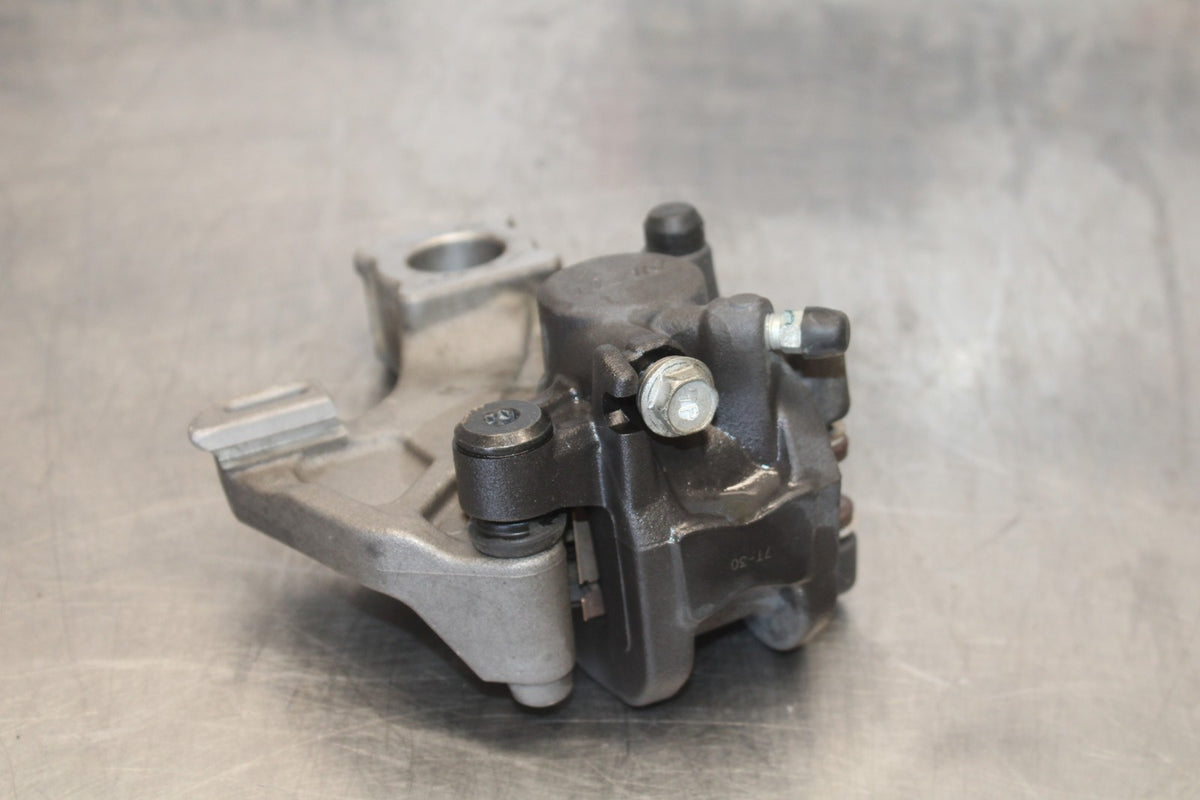 18 SUZUKI GSXR750 REAR BACK BRAKE CALIPER W MOUNT BRACKET BB891