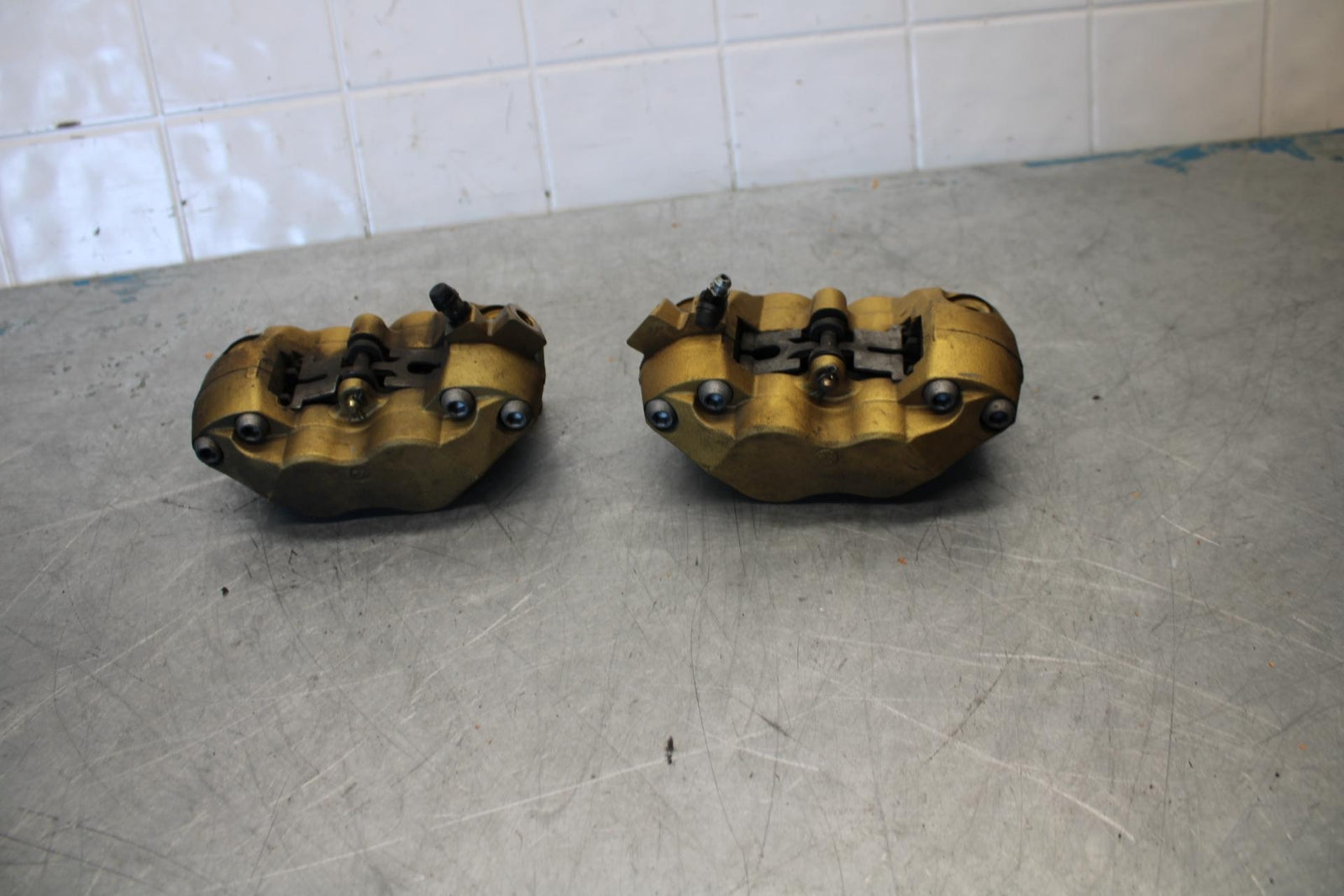 2006 Triumph Daytona 675 Triple  FRONT BRAKE CALIPER SET PAIR CALIPERS BB434