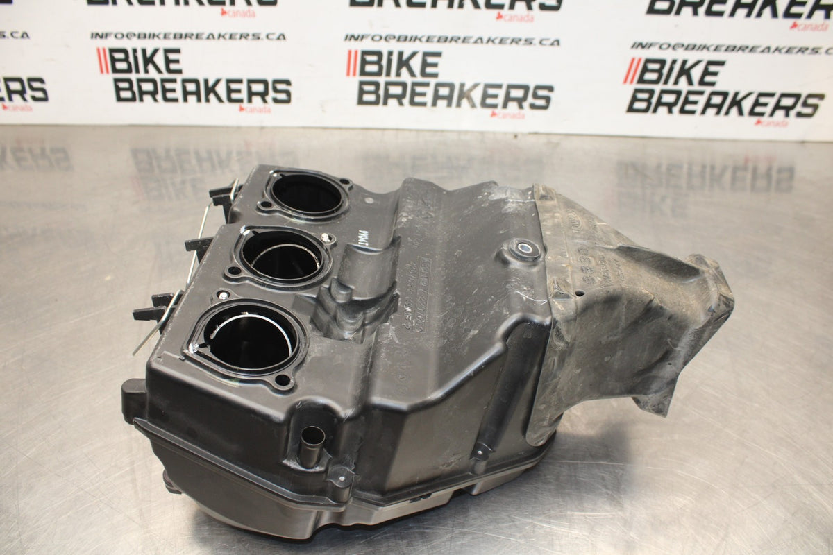 20 TRIUMPH STREET TRIPLE 765 AIRBOX AIR INTAKE FILTER BOX BB864