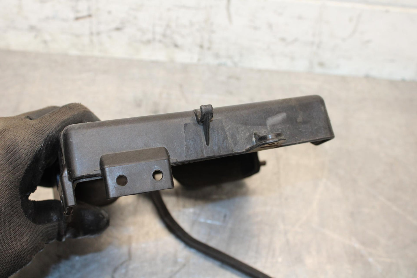 2005 Ducati Monster S2R REAR BACK TAIL UNDERTAIL BATTERY TRAY PLASTIC BB557