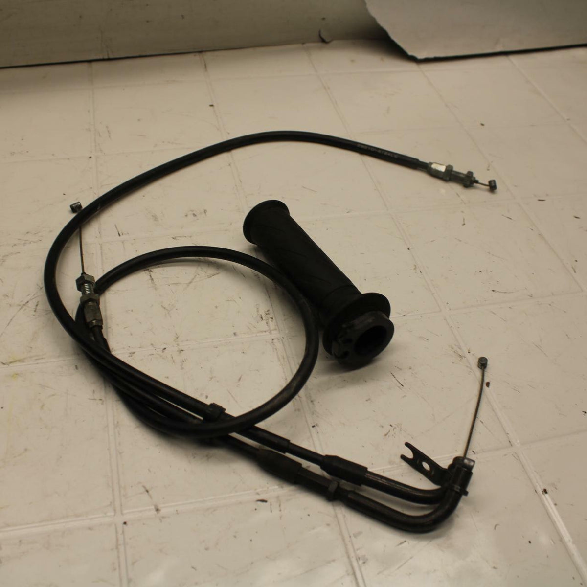 04-05 SUZUKI GSXR750 THROTTLE CABLES LINES BB270b