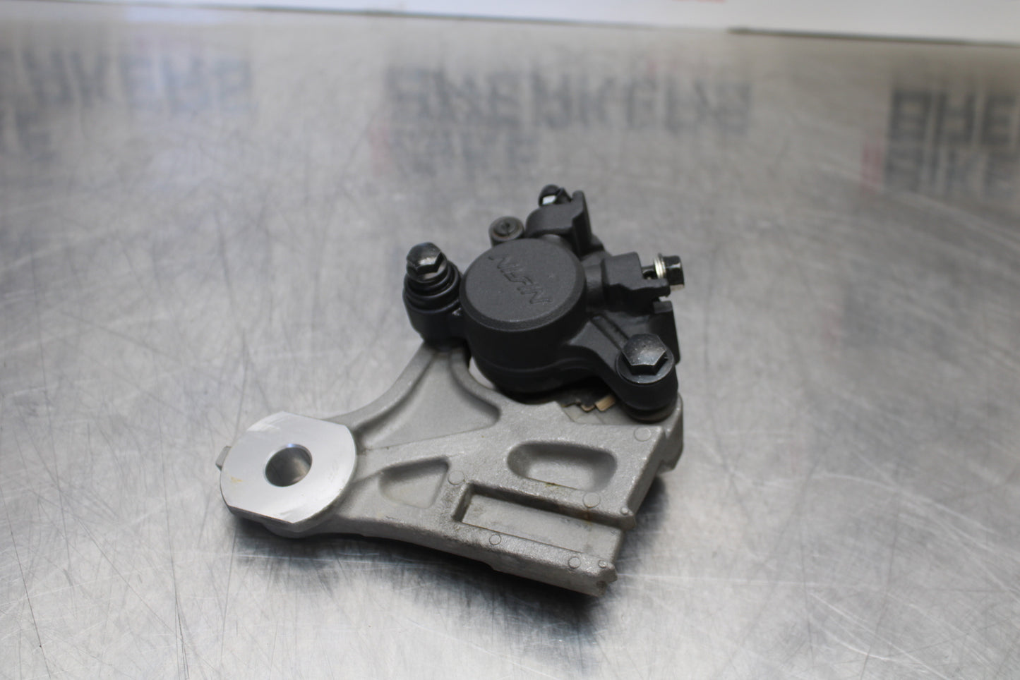 09-15 YAMAHA FZ6R REAR BACK BRAKE CALIPER W MOUNT BRACKET BB161