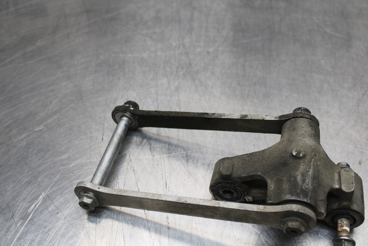 04-05 KAWASAKI NINJA ZX10R REAR DOGBONE SHOCK LINKAGE LINK BB163