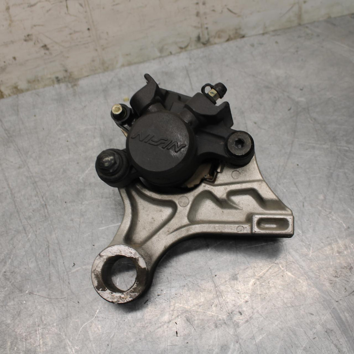 05-06 HONDA CBR600RR REAR BACK BRAKE CALIPER W MOUNT BRACKET BB484