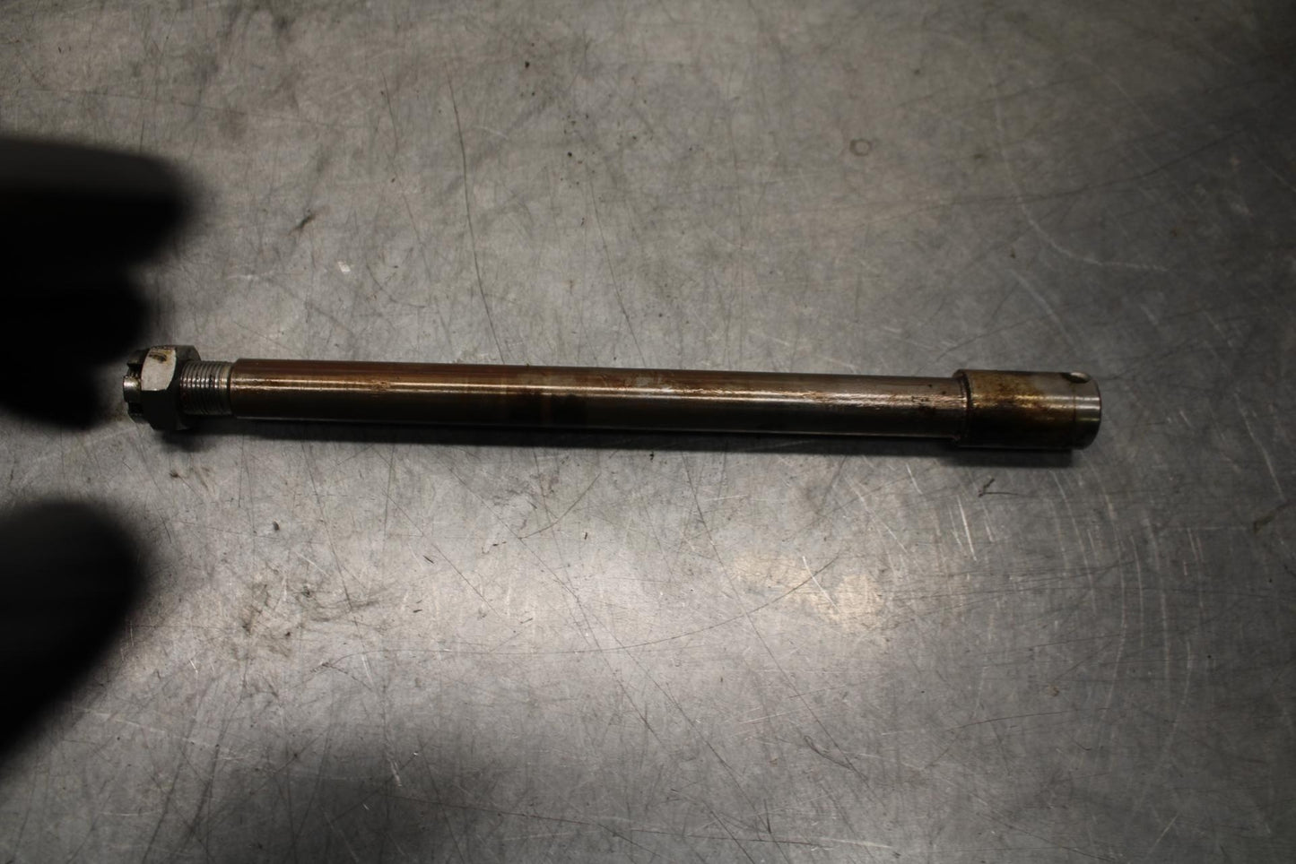 1977 Yamaha XS750 REAR AXLE BACK WHEEL RIM PIVOT BOLT AXEL 1J7-25381-00-00 BB554