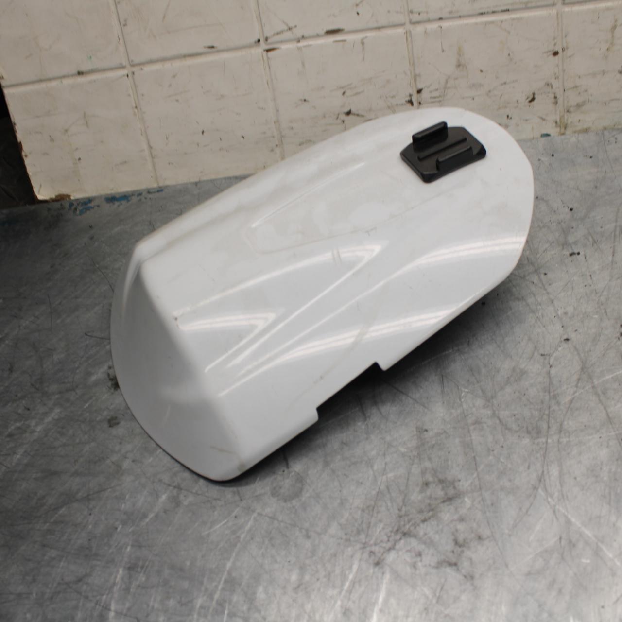 08-10 SUZUKI GSXR750 BACK SEAT SOLO COWL FAIRING COVER 45550-37H00-YPA bb476