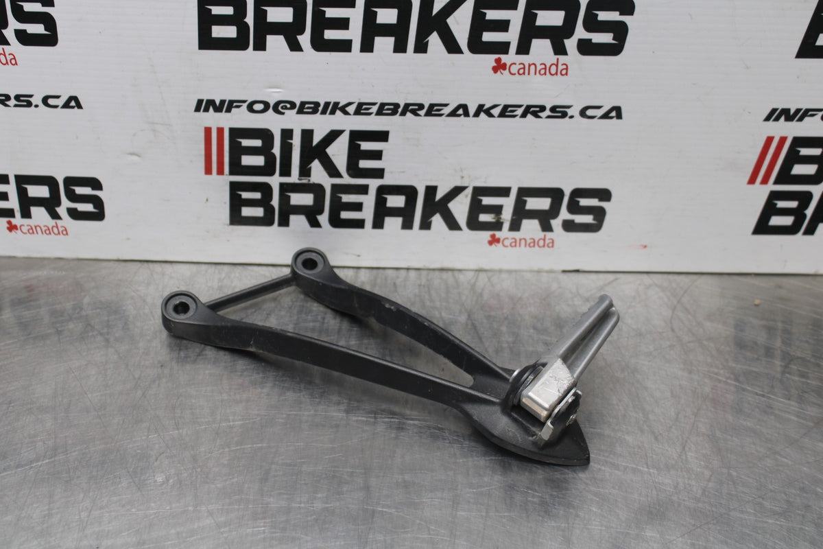24-25 KAWASAKI NINJA ZX6R LEFT REAR BACK PASSENGER PEG BB785