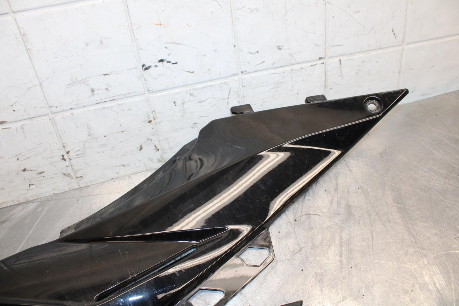 17-23 SUZUKI GSXR 250 GSX250RL8 RIGHT FRONT SIDE SEAT SADDLE PANEL TRIM  BB490