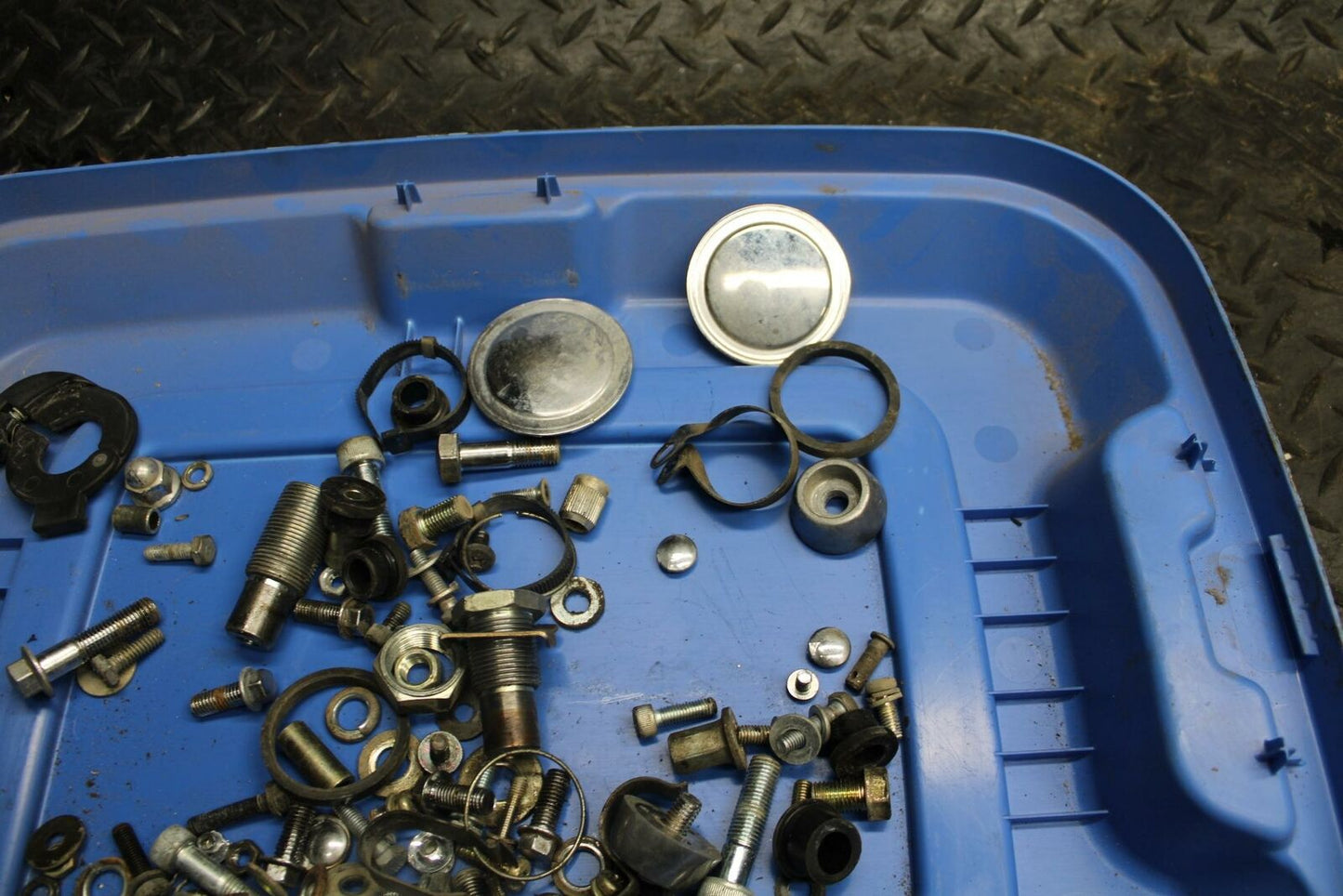84-85 YAMAHA VIRAGO 1000 LEFTOVER CAP COWL BOLTS SCREWS BB173