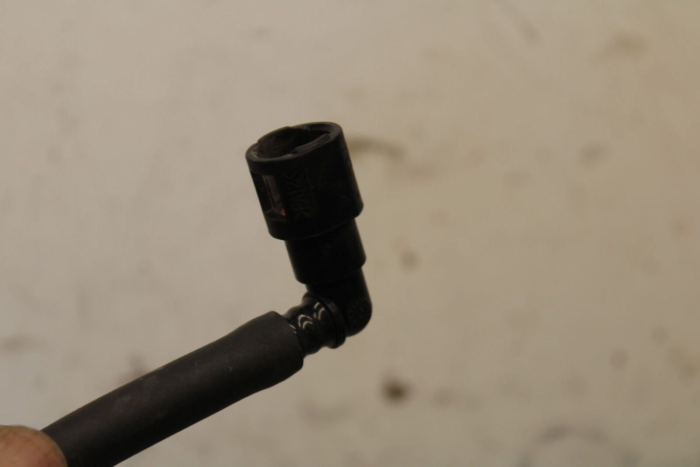 05-06 SUZUKI GSXR1000 FUEL HOSE GAS LINE TUBE PIPE 15810-41G00 BB663